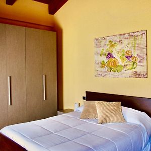 Camera grande con letto king size